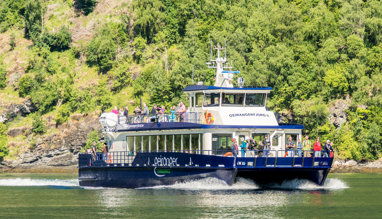 fjord cruise alesund