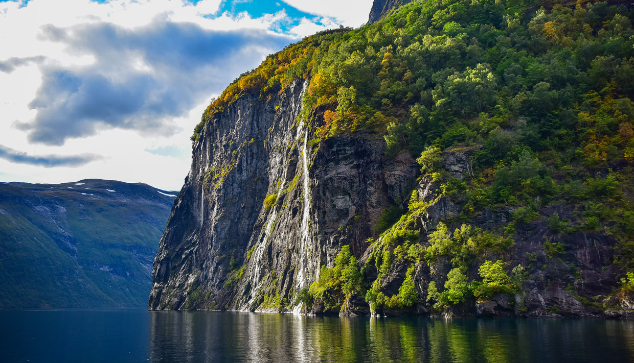 Fjord Sightseeing Excursion 1 5 Horas Unesco Geirangerfjord Fjordo Geiranger Nuestro Barco De Recreo Famosas Cascadas