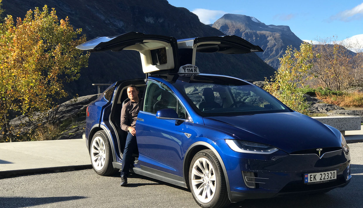 Tesla taxi / Sportscar rental